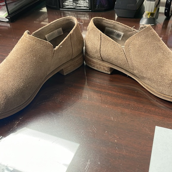 Womens TOMS tan suede booties. Size 7.5 - Picture 7 of 7